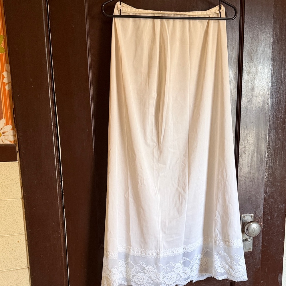 Women’s White Lace Hem Half-Slip Skirt Vintage Lorraine
